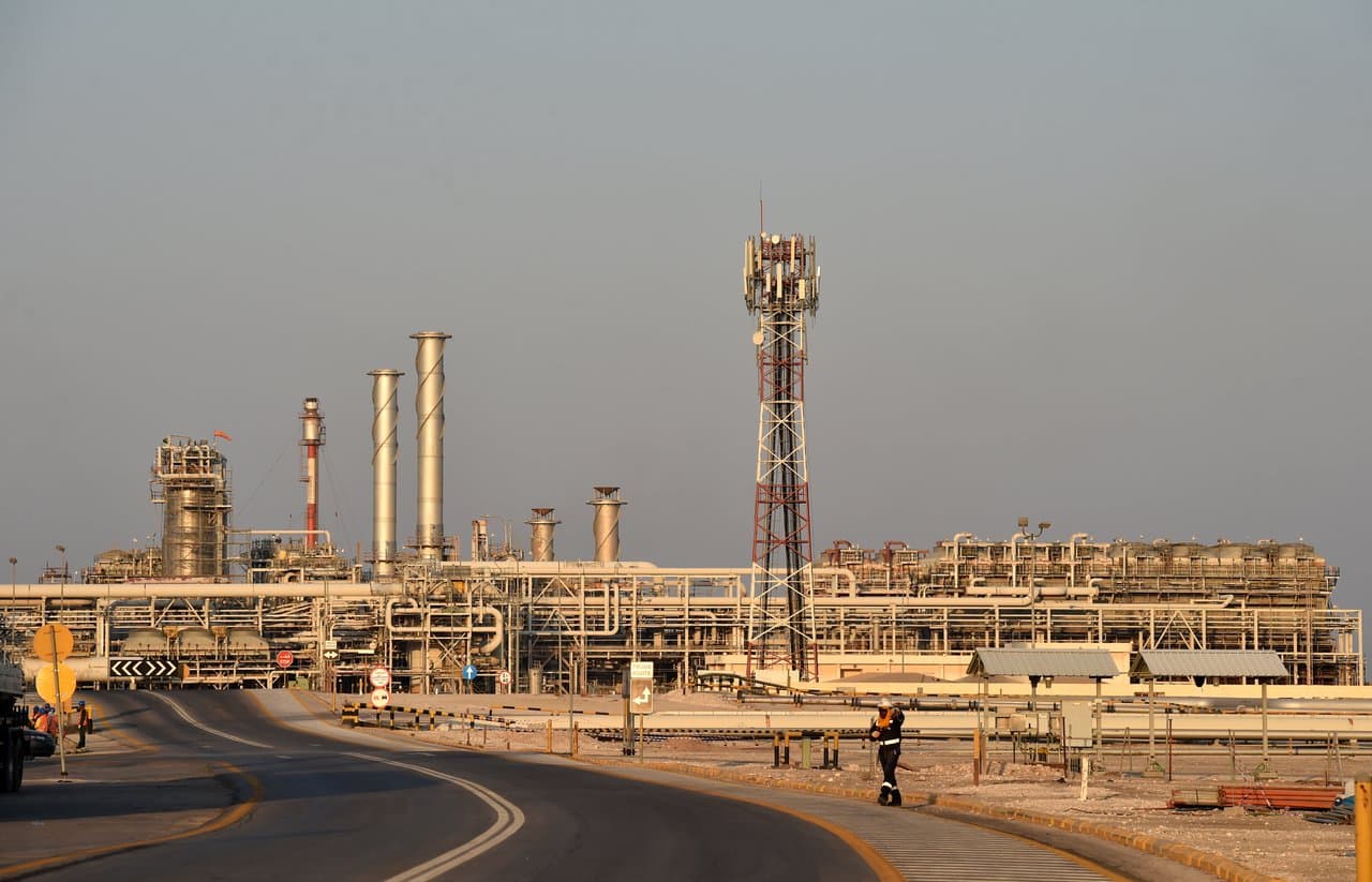 Саудын Араб-Оросын нөхөрлөл нурснаар газрын тосны үнэ буурлаа