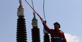 >Ард иргэддээ “цахилгаан бэлэглэсэн