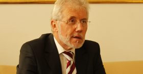 >Петер Шаллер: Түүхий эдээ хөгжлийн тулгуур болгох нь чухал