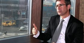 >Найжл Финч: Хэт олон эхлэл, зогсолт