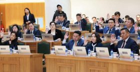 >“Давхар дээлтэй” төлөөлөгчдийн тоо эрс нэмэх хууль