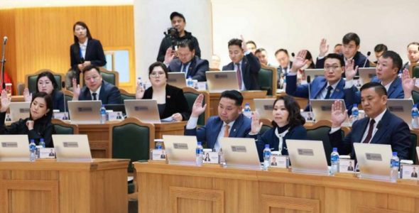 >“Давхар дээлтэй” төлөөлөгчдийн тоо эрс нэмэх хууль